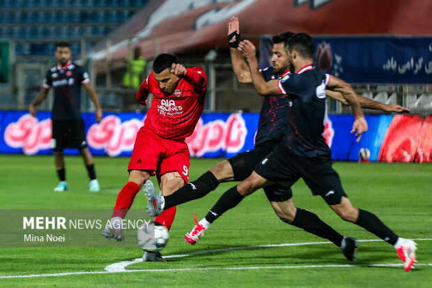 لیگ برتر فوتبال - تراکتور و پرسپولیس 17