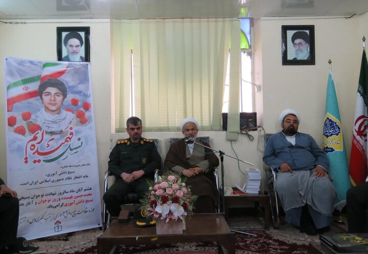 امام جمعه دشتستان: دانش‌آموزان بسیجی افسران پیشگام در جنگ نرم هستند
