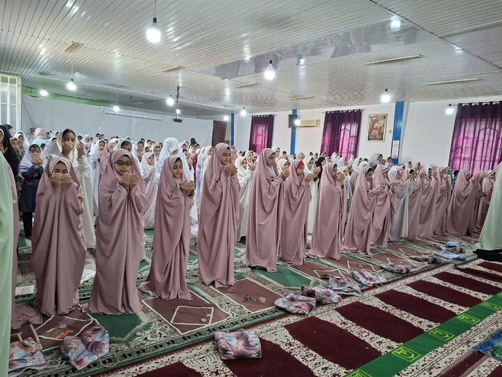 اقامه نماز جماعت در مدارس تقویتکننده وحدت و معنویت دانشآموزان است