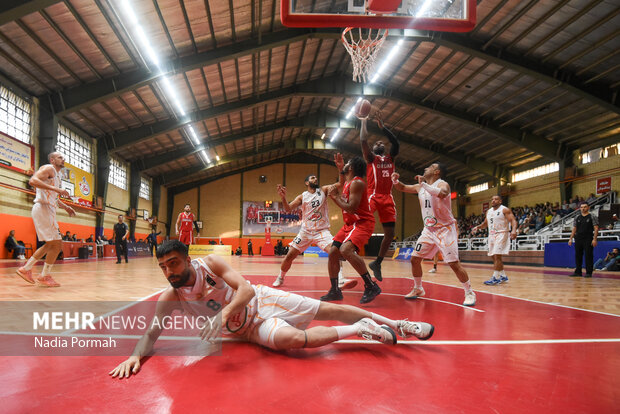توقف تیم بسکتبال مهگل البرز مقابل شهرداری گرگان