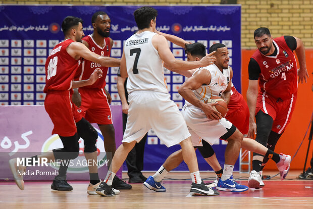 توقف تیم بسکتبال مهگل البرز مقابل شهرداری گرگان