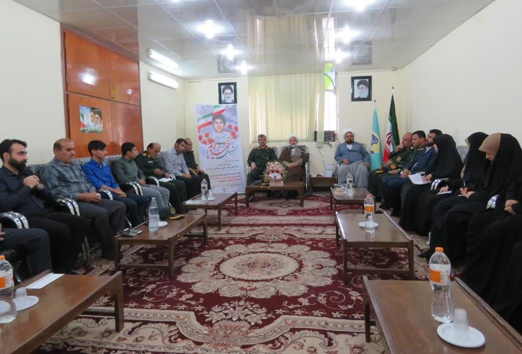 امام جمعه دشتستان: دانش‌آموزان بسیجی افسران پیشگام در جنگ نرم هستند