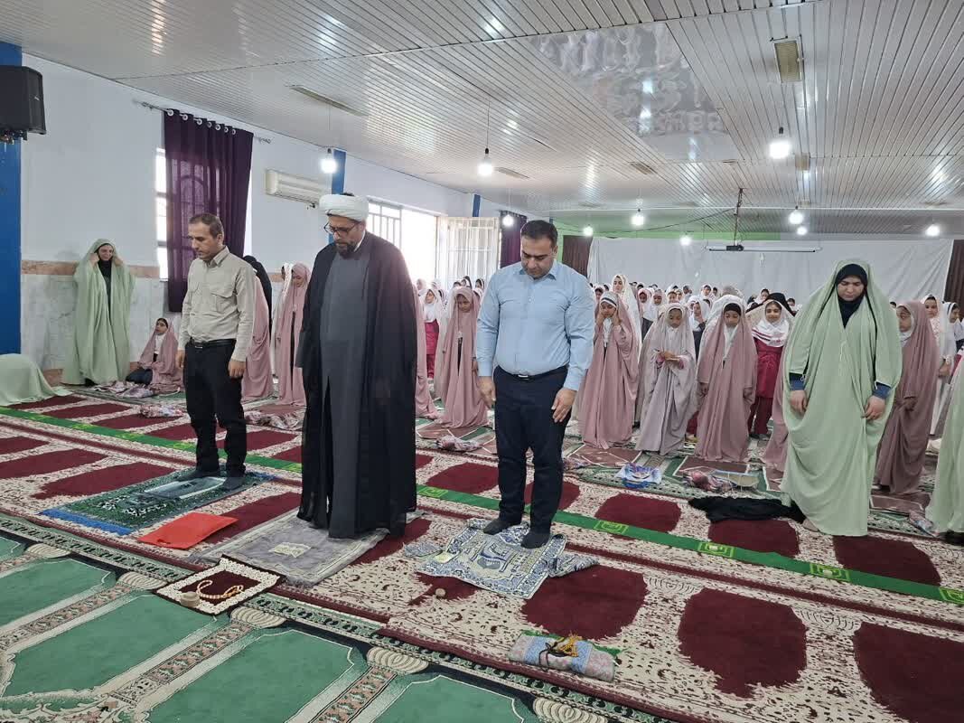 اقامه نماز جماعت در مدارس تقویت‌کننده وحدت و معنویت دانش‌آموزان است