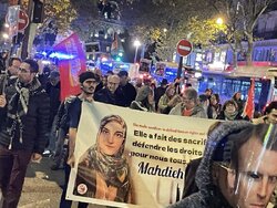 Filistin yanlısı İranlı aktivist için Fransa'da destek gösterisi