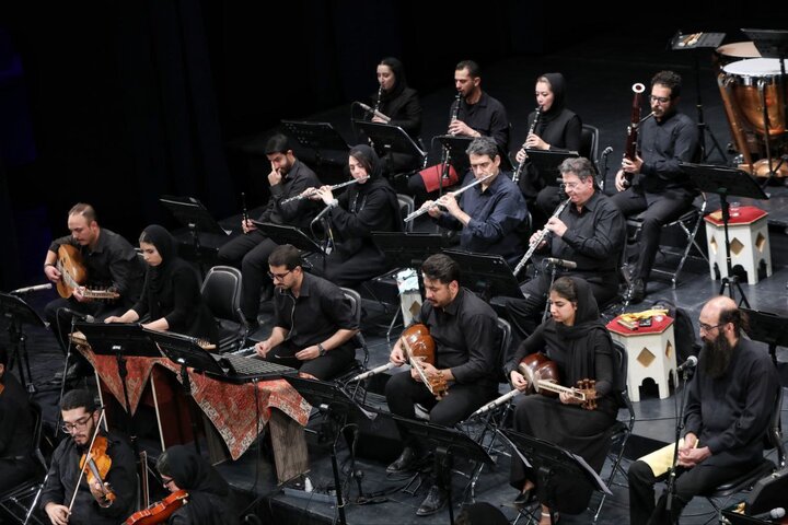 عبدالحسین مختاباد با ارکستر موسیقی ملی ایران خواند عبدالحسین مختاباد با ارکستر موسیقی ملی ایران خواند