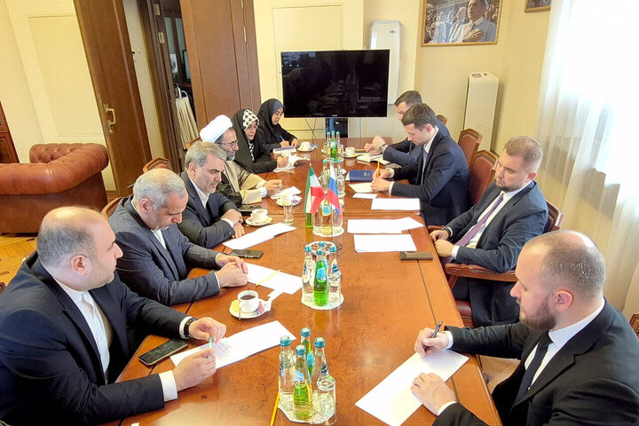 إيران وروسيا تؤكدان على ضرورة توسيع العلاقات البرلمانية بين البلدين