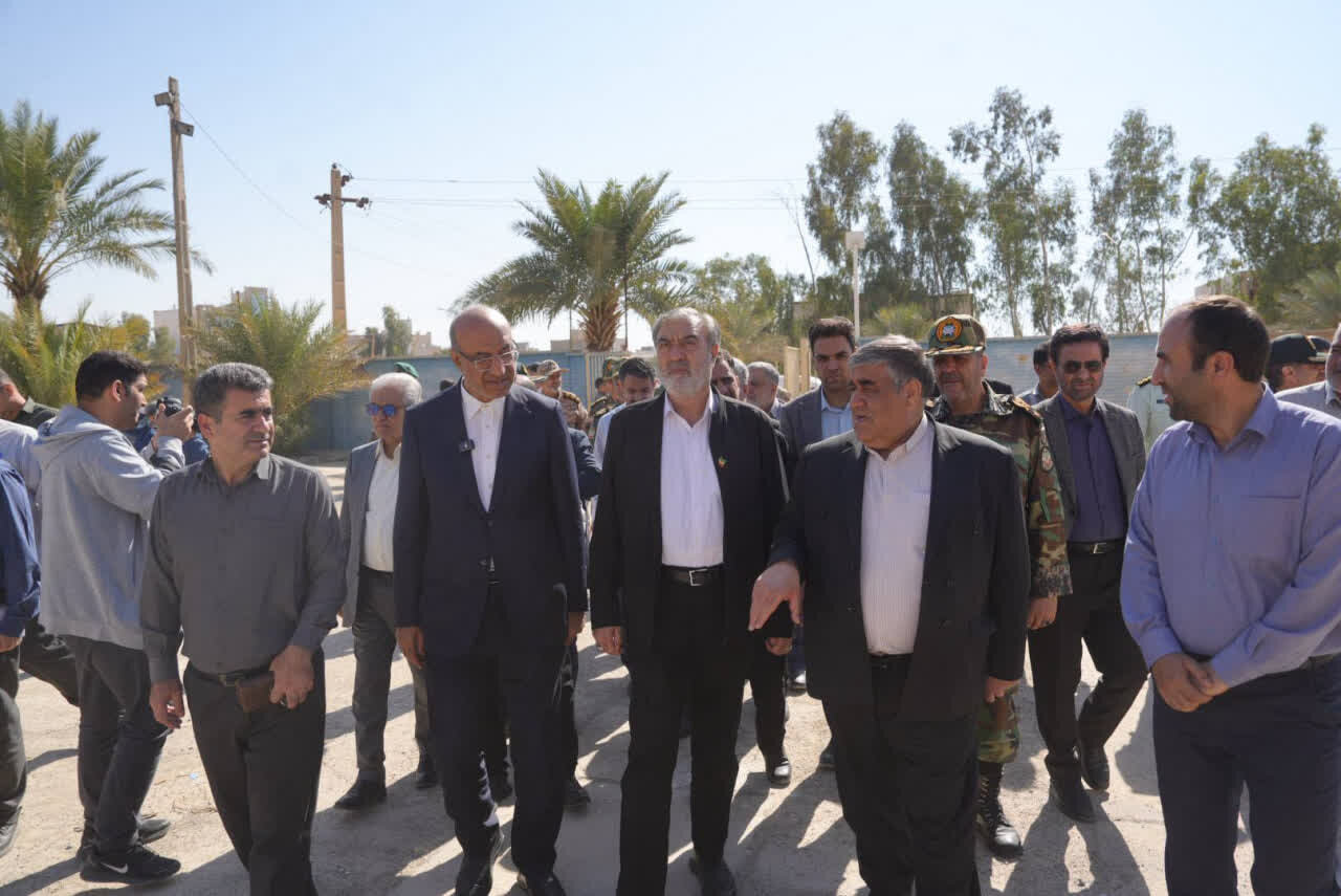 بازدید کمیسیون امنیت ملی مجلس از ساختمان بمبارانشده قصرشیرین بازدید کمیسیون امنیت ملی مجلس از ساختمان بمبارانشده قصرشیرین