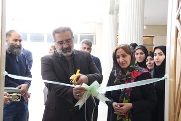 نمایشگاه نگارگری بافته‌های «ابریشم خیال» در خرم‌آباد افتتاح شد