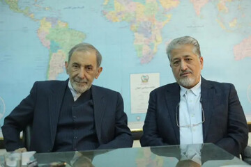 ولایتی حکم ریاست دانشگاه آزاد را ابلاغ کرد