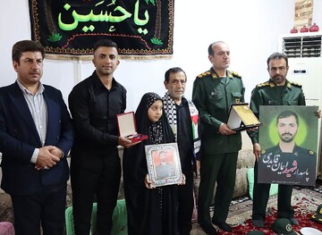 مدال قهرمانی کشور به خانواده شهید «ایمان قایدی» اهدا شد
