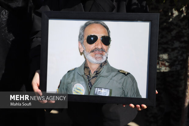 آیین تشییع جانباز سرافراز سرتیپ دوم خلبان محمد طیبی در اراک
