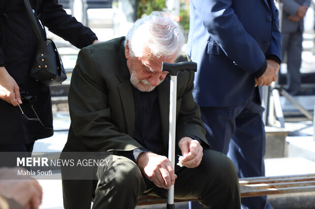 آیین تشییع جانباز سرافراز سرتیپ دوم خلبان محمد طیبی در اراک