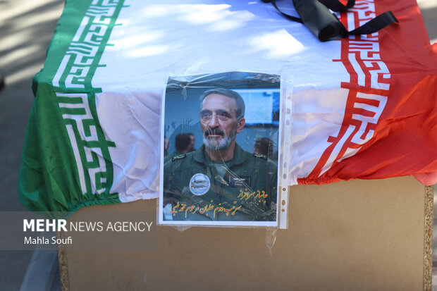 آیین تشییع جانباز سرافراز سرتیپ دوم خلبان محمد طیبی در اراک