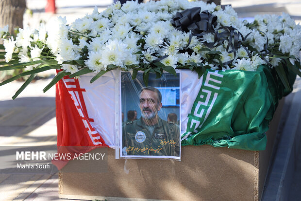 آیین تشییع جانباز سرافراز سرتیپ دوم خلبان محمد طیبی در اراک