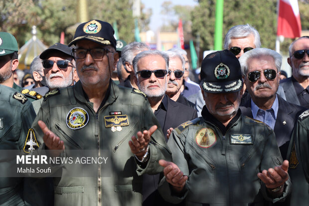 آیین تشییع جانباز سرافراز سرتیپ دوم خلبان محمد طیبی در اراک