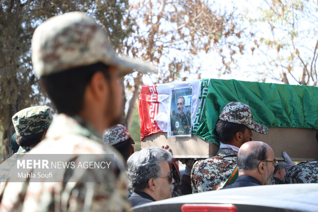 آیین تشییع جانباز سرافراز سرتیپ دوم خلبان محمد طیبی در اراک