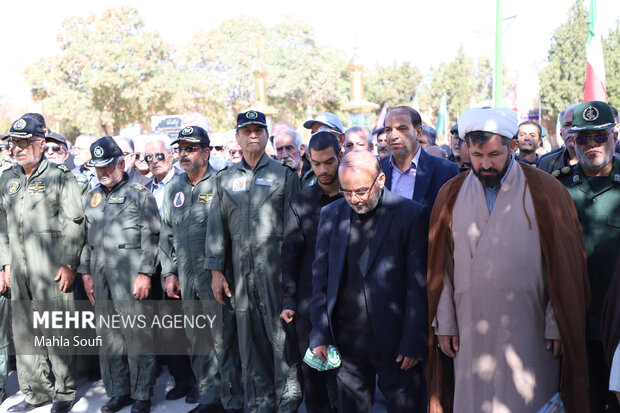 آیین تشییع جانباز سرافراز سرتیپ دوم خلبان محمد طیبی در اراک