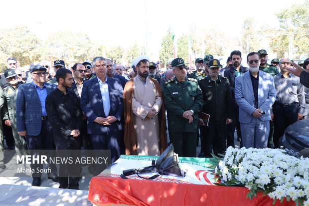 آیین تشییع جانباز سرافراز سرتیپ دوم خلبان محمد طیبی در اراک