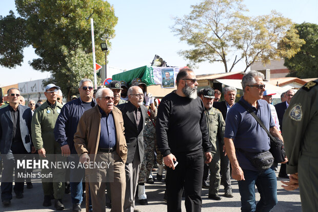 آیین تشییع جانباز سرافراز سرتیپ دوم خلبان محمد طیبی در اراک