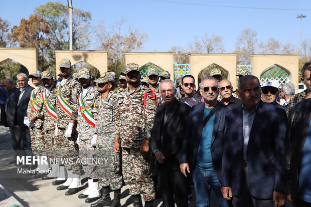 آیین تشییع جانباز سرافراز سرتیپ دوم خلبان محمد طیبی در اراک