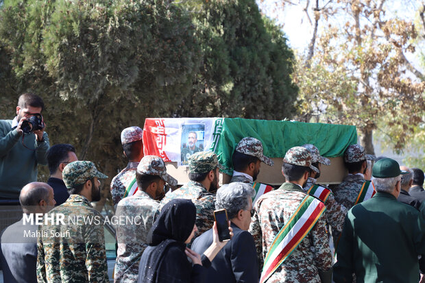 آیین تشییع جانباز سرافراز سرتیپ دوم خلبان محمد طیبی در اراک