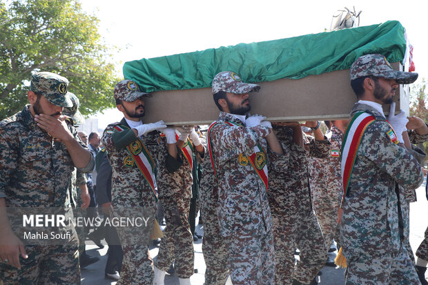 آیین تشییع جانباز سرافراز سرتیپ دوم خلبان محمد طیبی در اراک