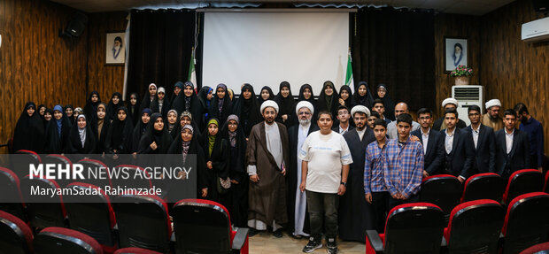 نشست هم اندیشی نوجوانان نخبه و فعال فرهنگی فارس