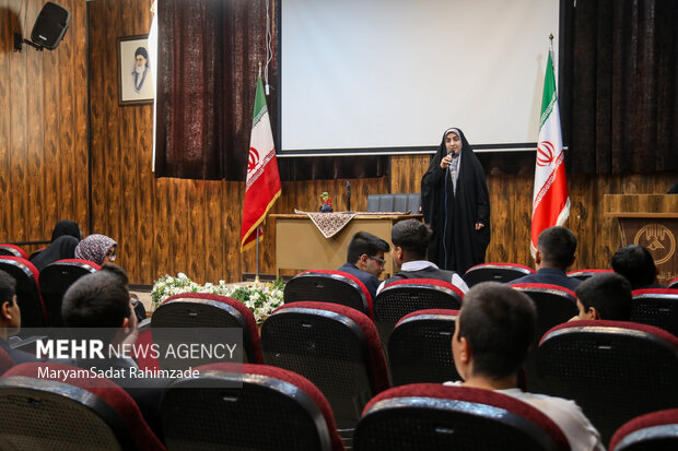 نشست هم اندیشی نوجوانان نخبه و فعال فرهنگی فارس