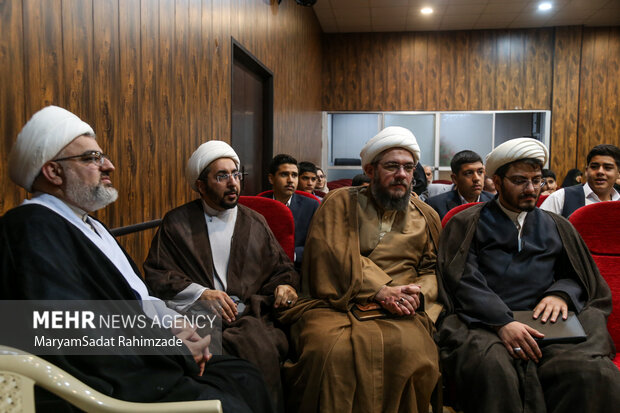 نشست هم اندیشی نوجوانان نخبه و فعال فرهنگی فارس