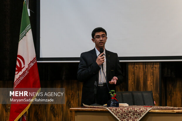 نشست هم اندیشی نوجوانان نخبه و فعال فرهنگی فارس