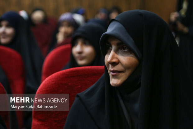 نشست هم اندیشی نوجوانان نخبه و فعال فرهنگی فارس