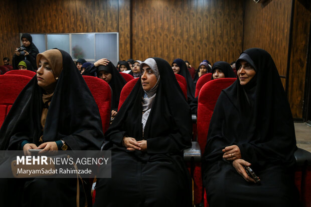 نشست هم اندیشی نوجوانان نخبه و فعال فرهنگی فارس