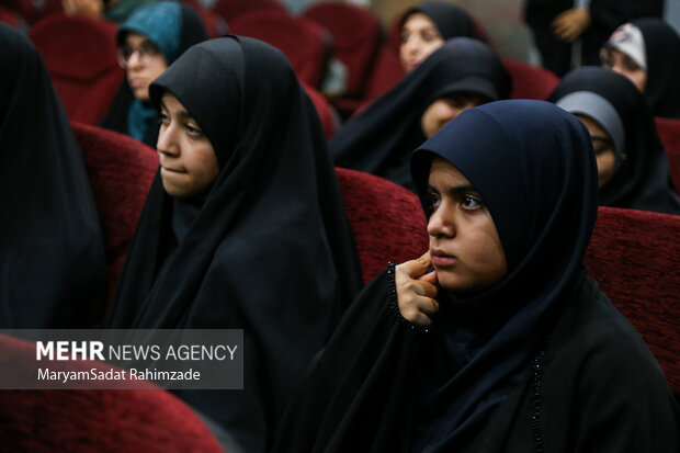 نشست هم اندیشی نوجوانان نخبه و فعال فرهنگی فارس