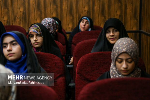 نشست هم اندیشی نوجوانان نخبه و فعال فرهنگی فارس