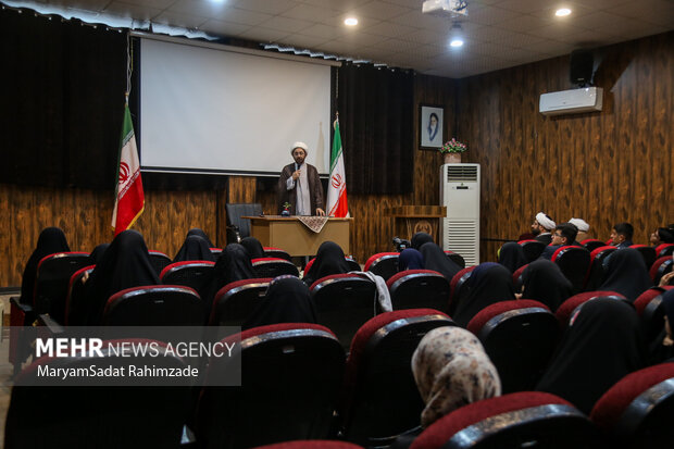 نشست هم اندیشی نوجوانان نخبه و فعال فرهنگی فارس