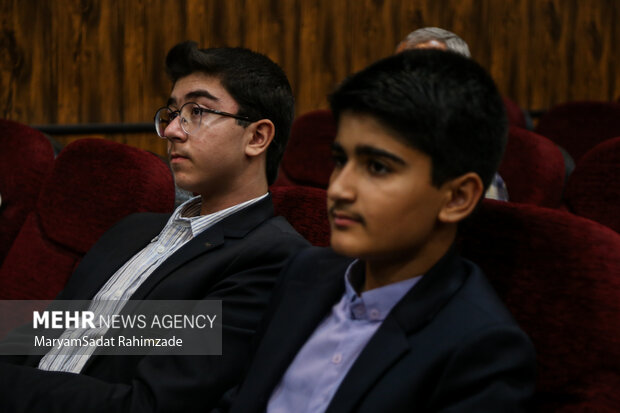 نشست هم اندیشی نوجوانان نخبه و فعال فرهنگی فارس