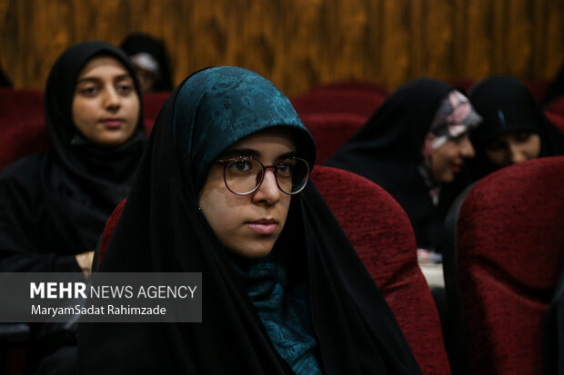 نشست هم اندیشی نوجوانان نخبه و فعال فرهنگی فارس