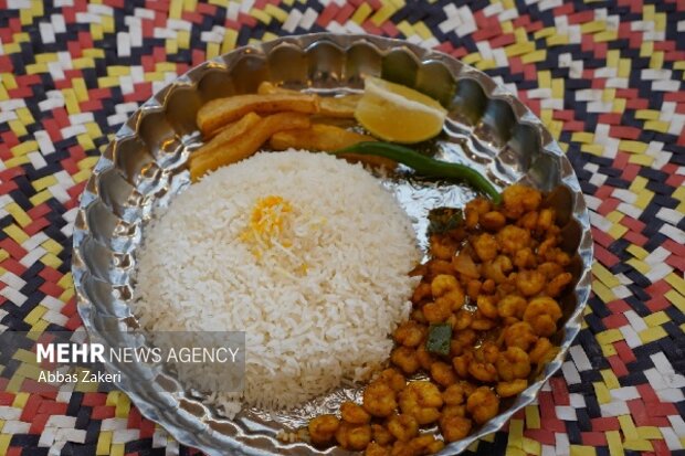 سفر به جزیره مزهها؛ یک چاشت میهمان سفره ناخدا باشید