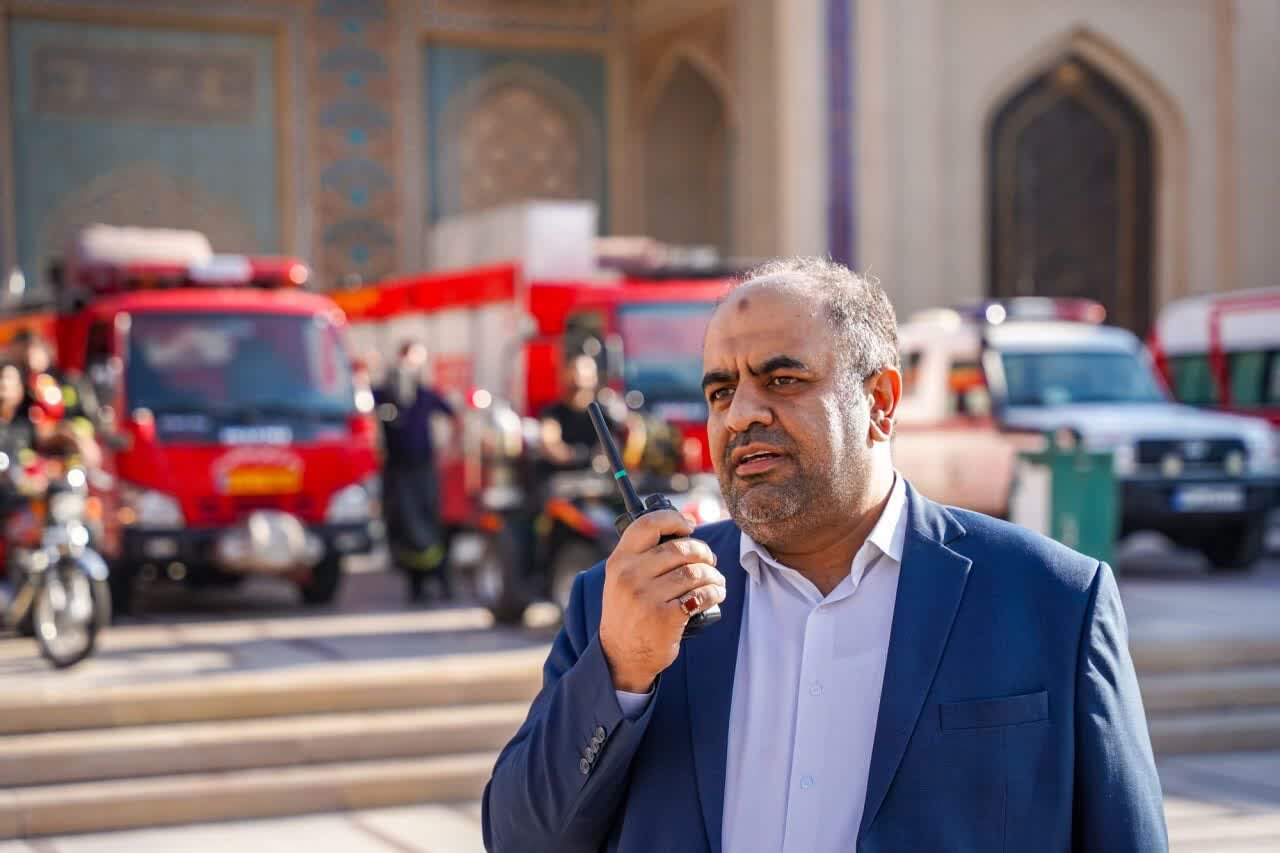 مانور بزرگ «ایمنی، امداد و نجات» در حرم شاهچراغ(ع) برگزار شد مانور بزرگ «ایمنی، امداد و نجات» در حرم شاهچراغ(ع) برگزار شد