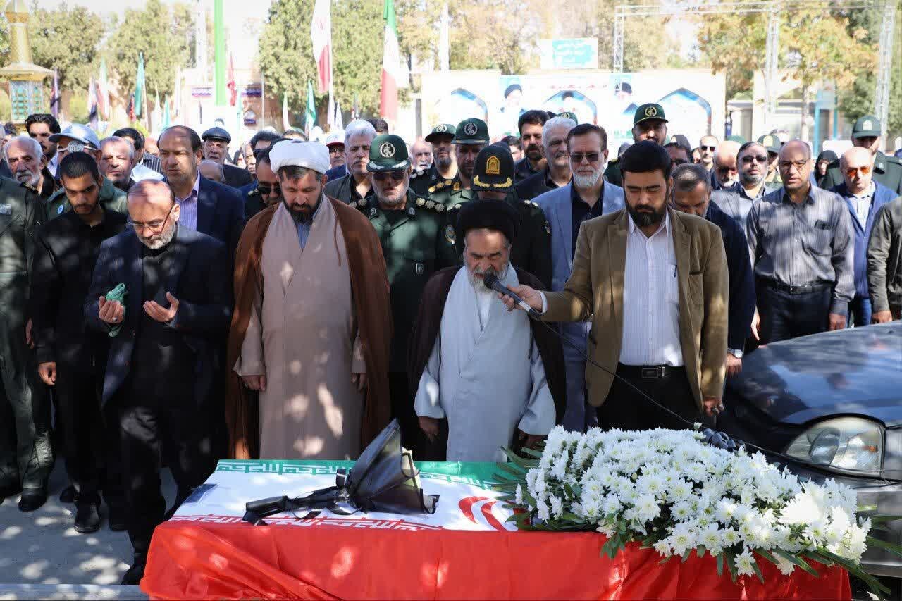 پیکر جانباز سرافراز خلبان محمد طیبی در اراک تشییع شد