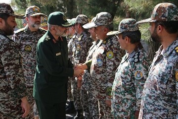 İran Genelkurmay Başkan Vekili'nden Tebriz üssüne ziyaret