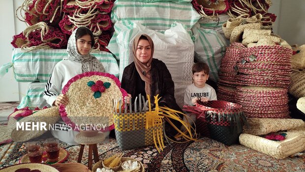 کارآفرینی با دستان خالی؛ وقتی هنر از خانه تا بازار جهانی می‌رسد