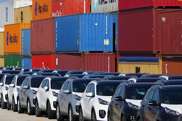 مجلس با کاهش تعرفه خودروهای وارداتی موافقت کرد