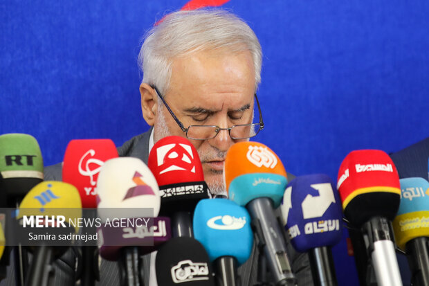 نشست خبری همایش ما و غرب