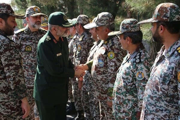 İran Genelkurmay Başkan Vekili'nden Tebriz üssüne ziyaret