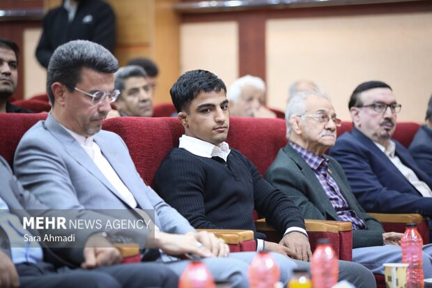 مراسم تجليل  از نایب قهرمان کشتی آزاد  جهان احمد محمد نژاد جوان