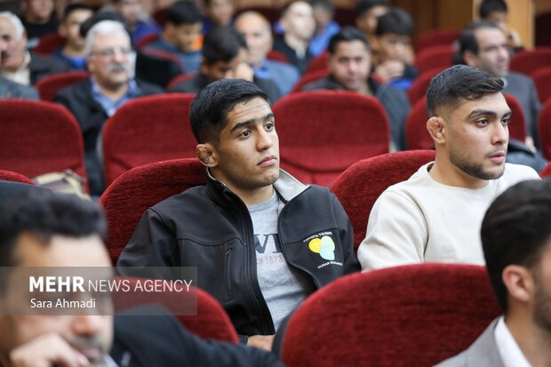 مراسم تجليل  از نایب قهرمان کشتی آزاد  جهان احمد محمد نژاد جوان