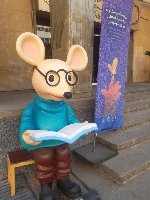 نمایشگاهی به وسعت ویترینی از آشفتگی