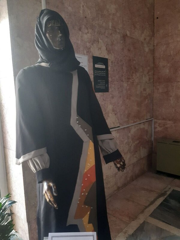 نمایشگاهی به وسعت ویترینی از آشفتگی