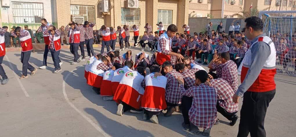 رزمایش پدافند غیرعامل در مدارس گناوه اجرا شد